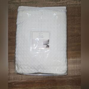 Hermosa Collection White Waffle Shower Curtain NWT
